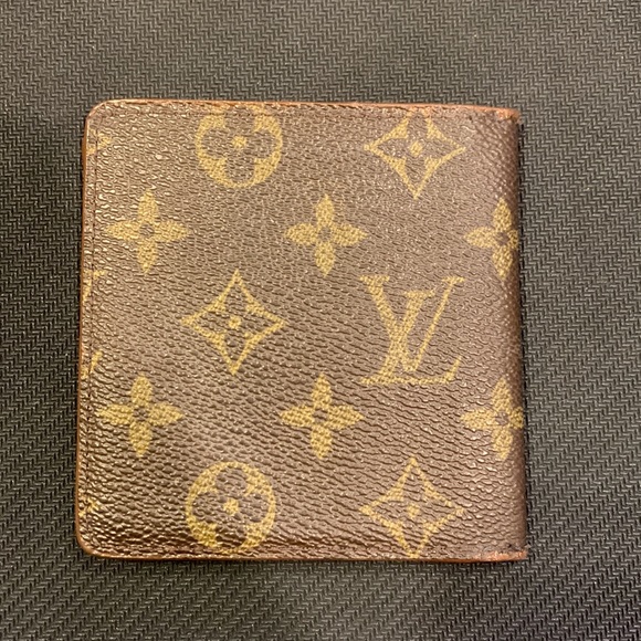 Louis Vuitton Bi Fold Wallet - Picture 3 of 9